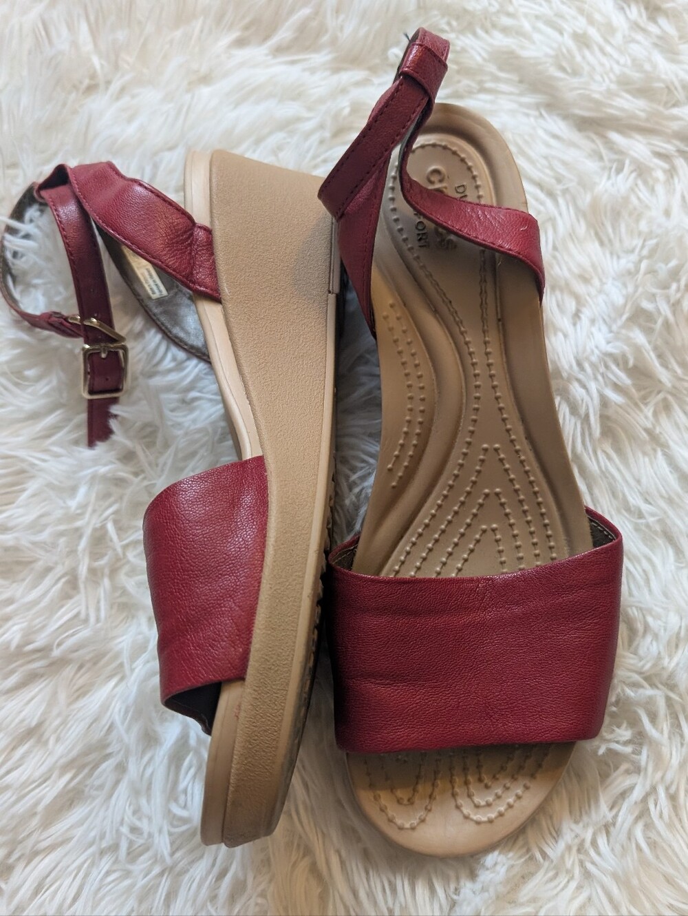 Crocs Leigh Ann Wedge Sandal Womens Sz 8 Red Leather Slingback Ankle Strap